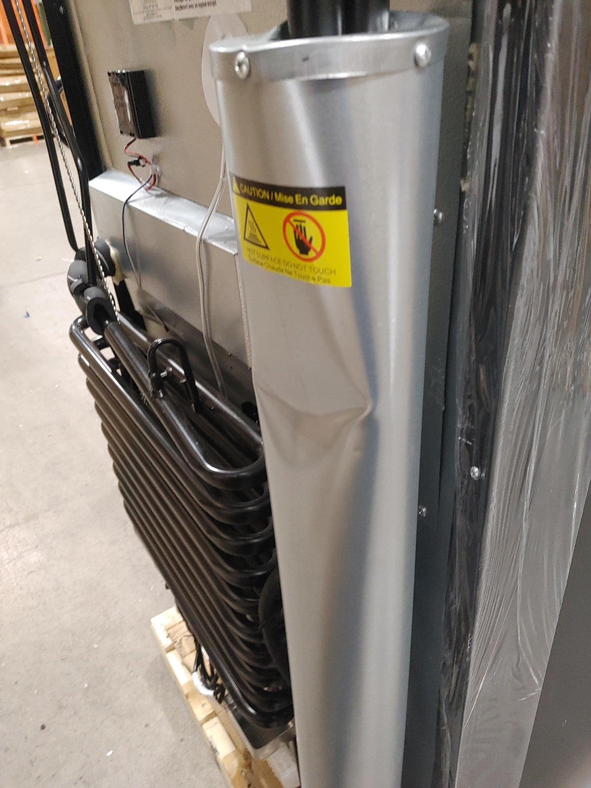 Unique 14 Cu/Ft Propane Refrigerator - Black / Carbon Monoxide Interlock (Scratch & Dent)